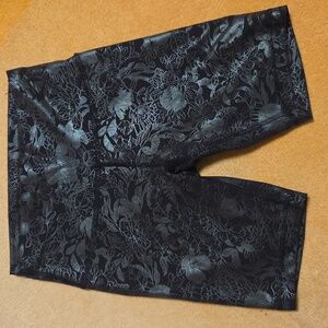 Lululemon Wunder Train Foil Flower Size 6